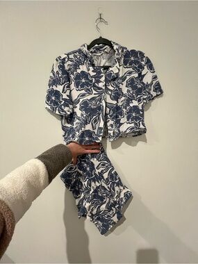 H&M Navy and White Smocked Waist Floral Skirt